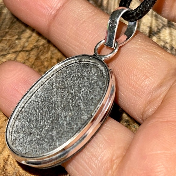 Iridescent Abalone Shell Pendant - Picture 10 of 11